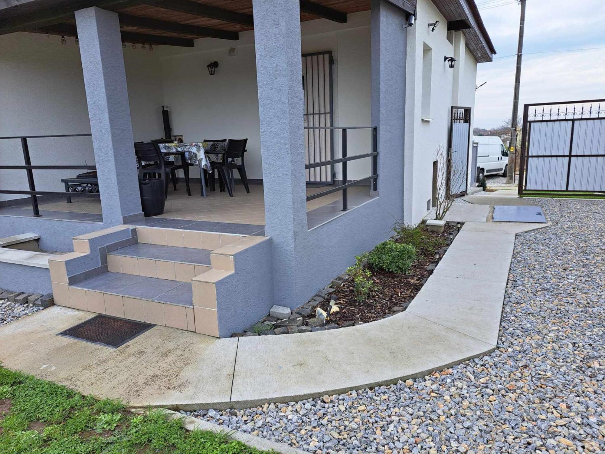 Grapeline Guesthouse Chotin Экстерьер фото