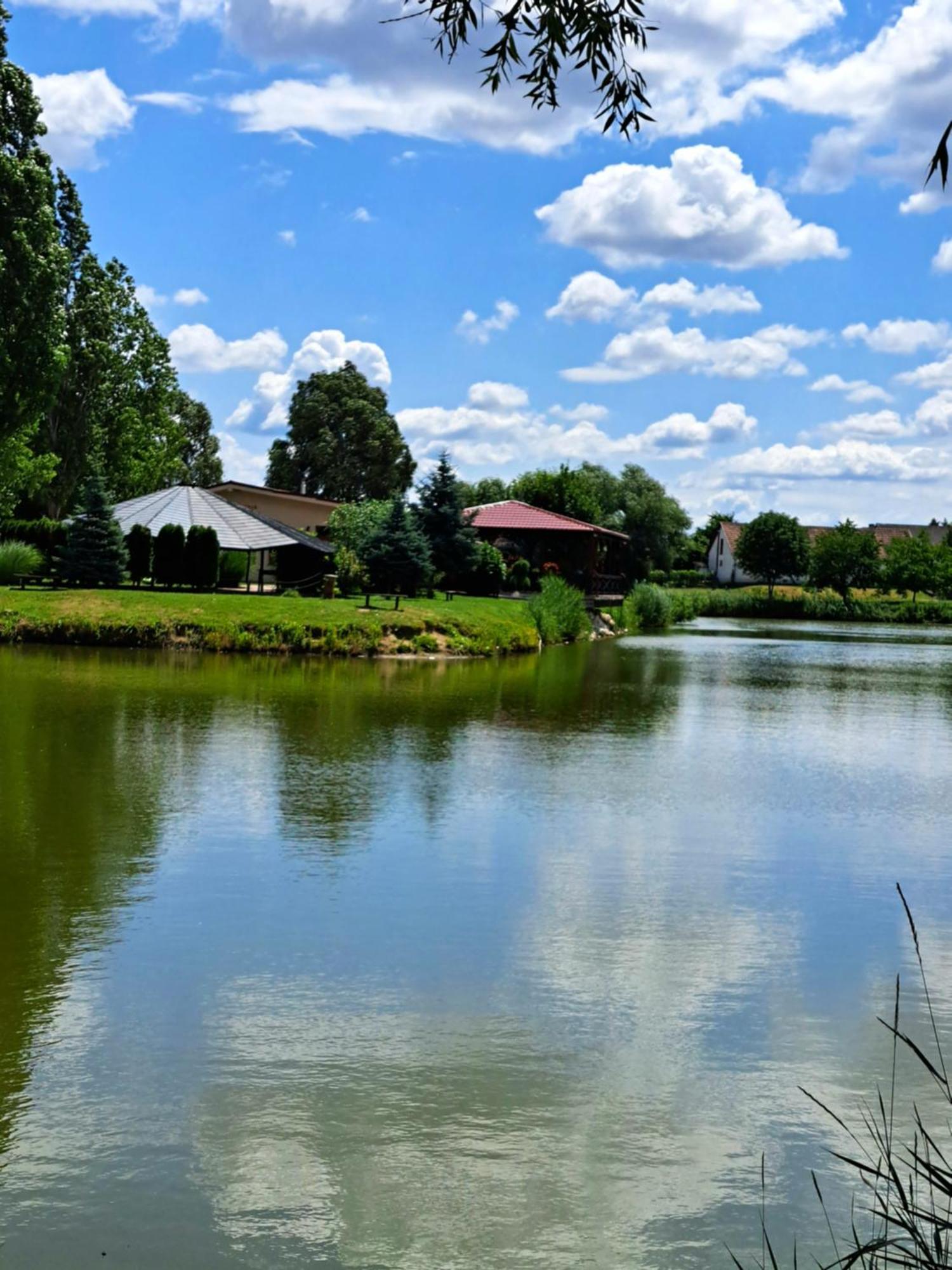 Grapeline Guesthouse Chotin Экстерьер фото